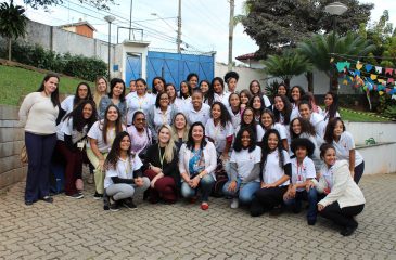 Voluntários da EspaçoLaser compartilham trajetórias de superação e sucesso às alunas da AFESU Moinho